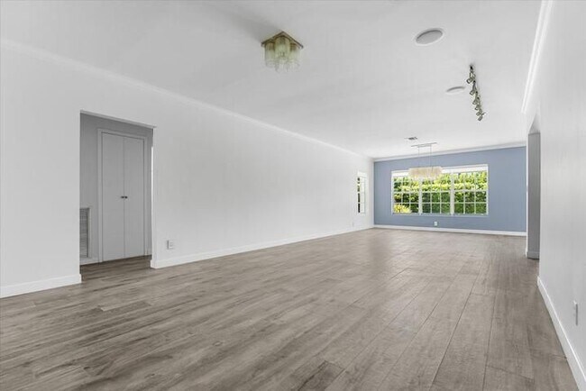 Foto del edificio - 8934 Emerson Ave