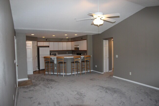 Foto del edificio - 1376 Heatherwood Ln
