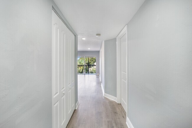Foto del edificio - 13707 Kendale Lakes Cir