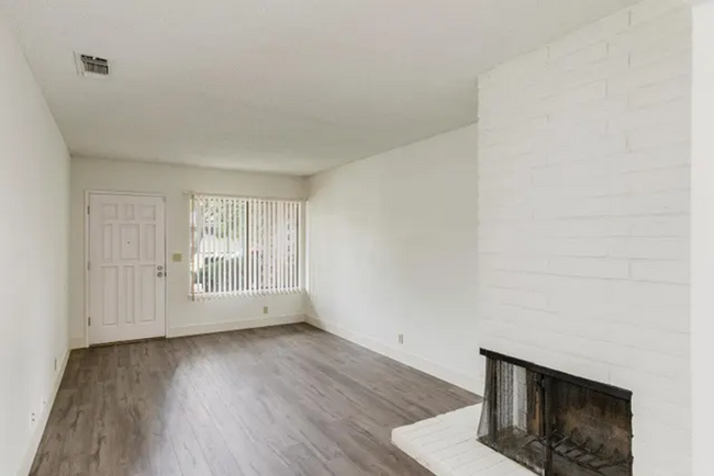 Building Photo - 1819 Avondale Avenue., Spacious 2BD/1BT - ...