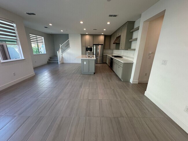 Foto del edificio - Spacious 4 Bed 2.5 Bath Home in Mountain House with Solar!