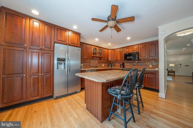 Foto del edificio - 207 Bloomingdale Ave