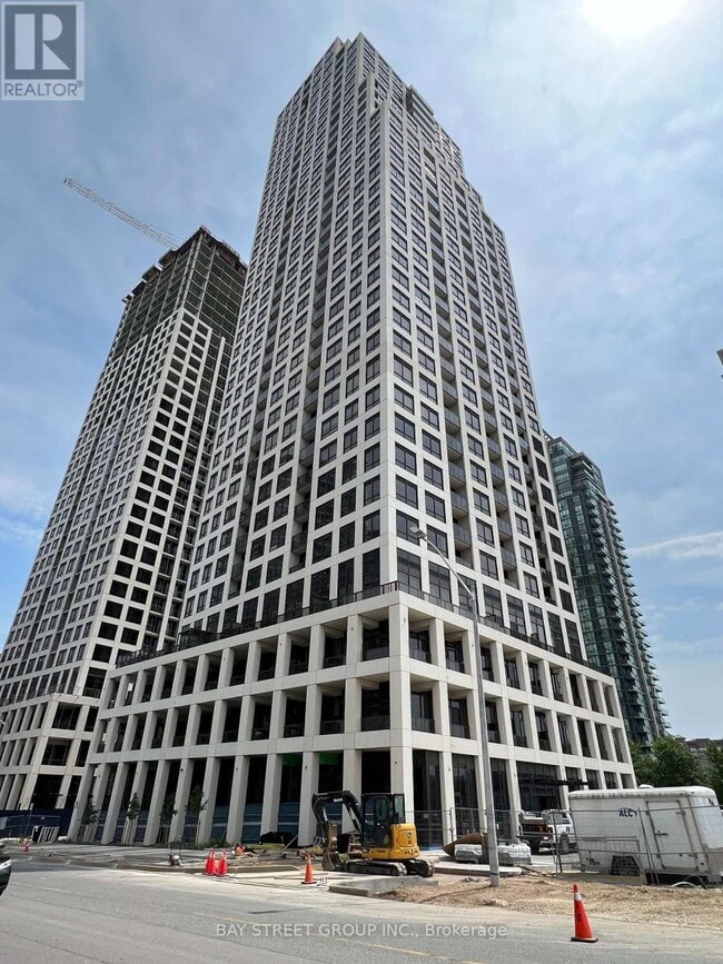 Building Photo - 36 Elm Dr W