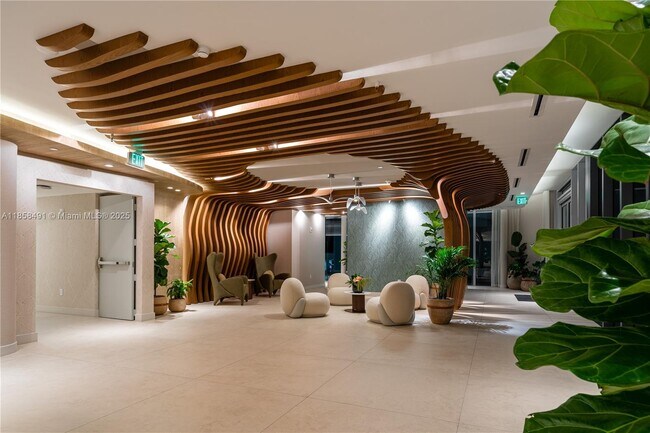Foto del edificio - 700 NE 24th St