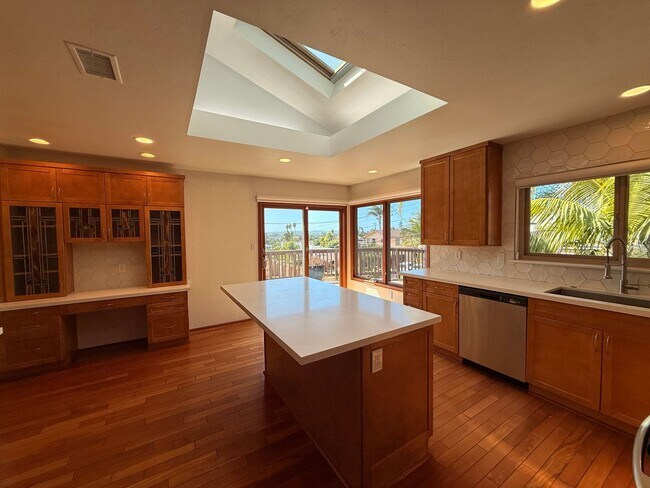 Building Photo - Charming 4BR San Diego Home with Front Dec...