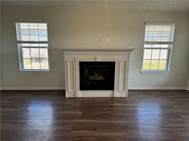Building Photo - 1209 Sunrise Cir