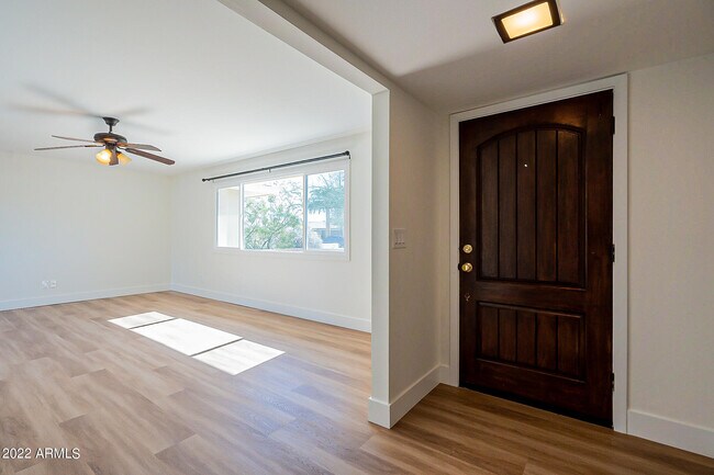 Building Photo - 1034 W Hermosa Dr