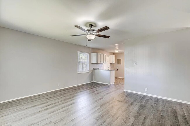 Building Photo - 1302 Brummit Ln