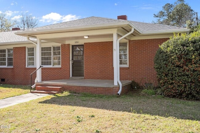 Building Photo - 1206 S 9th St