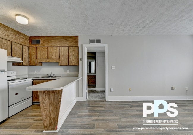 Building Photo - 1040 Sandtown Rd SW