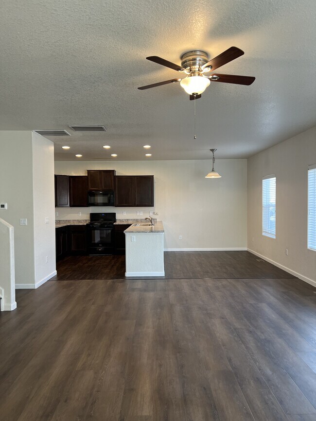 Foto del edificio - 1229 Bistre St