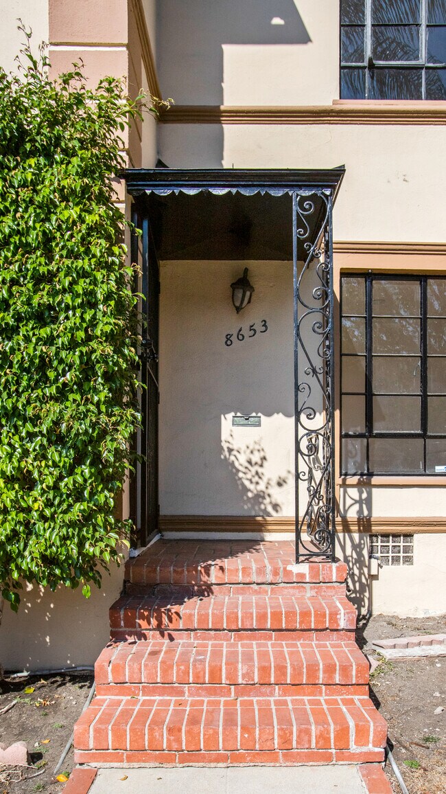Private Entry to your new home. - 8653 W Olympic Blvd