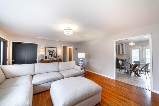 Building Photo - 2503 Highland Dr