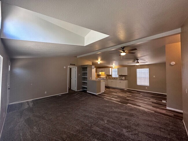 Foto del edificio - 3 Bedroom 2 Bathroom Mobile Home