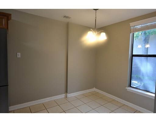 Building Photo - 20 Shrewsbury Green Dr