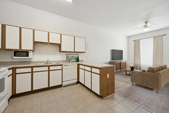 Building Photo - Fallbrook Ranch Apartments