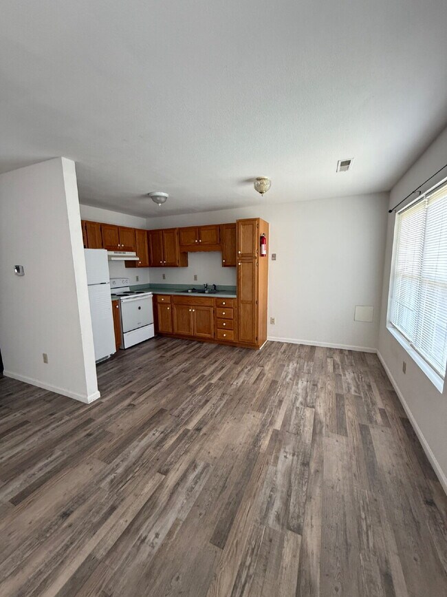 Foto del edificio - Ground Level 1 Bedroom Apartment in Salem!
