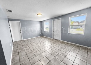 Building Photo - 6617 Warwick Cir