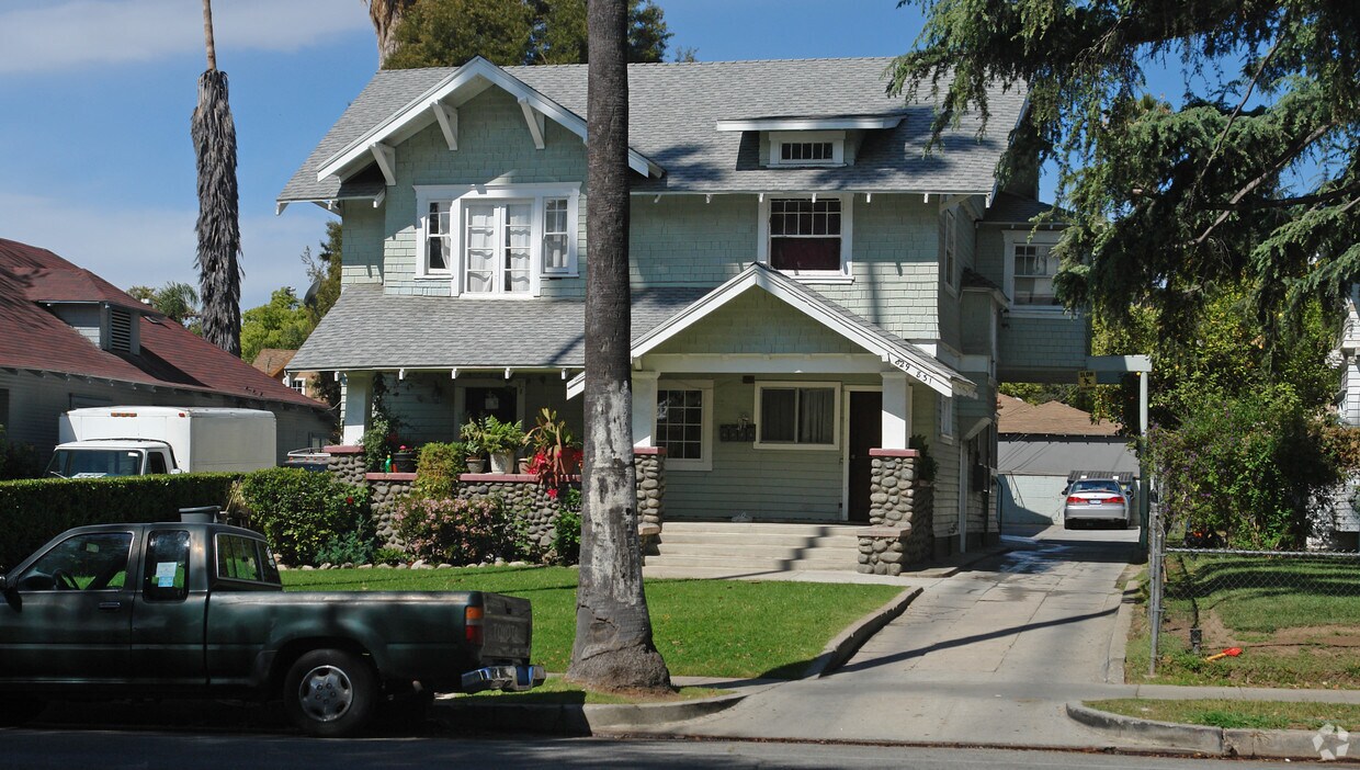 Building Photo - 829 Los Robles Ave