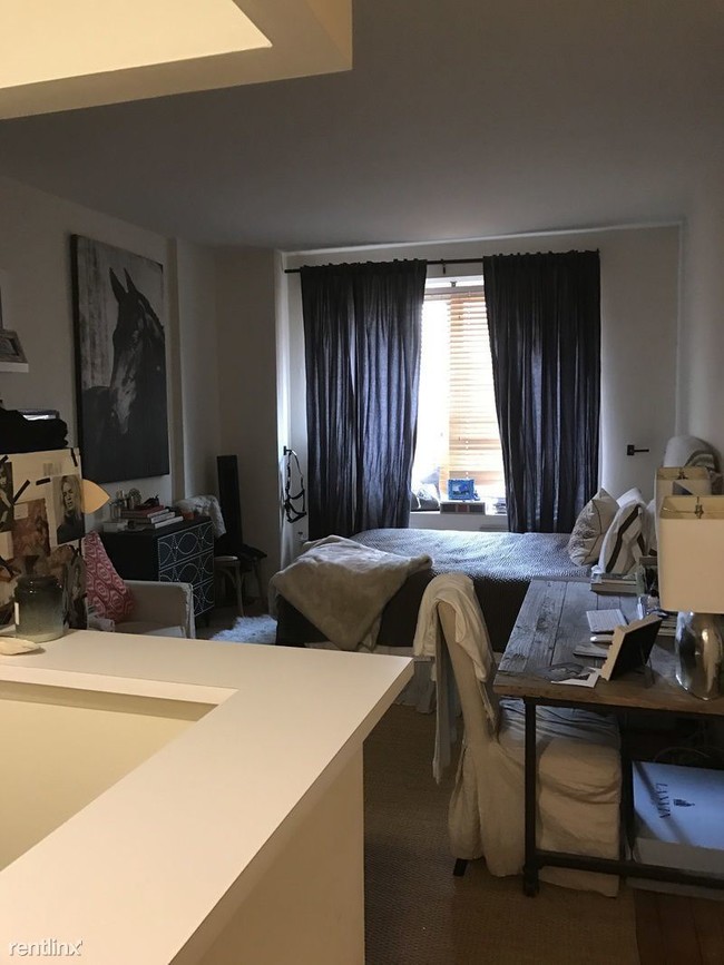 Foto del edificio - 406 W 25th St