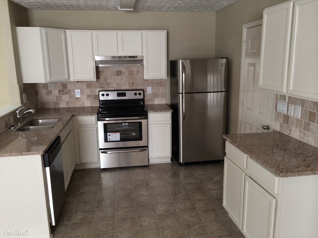 Primary Photo - 1671 Riverchase Cir E NE