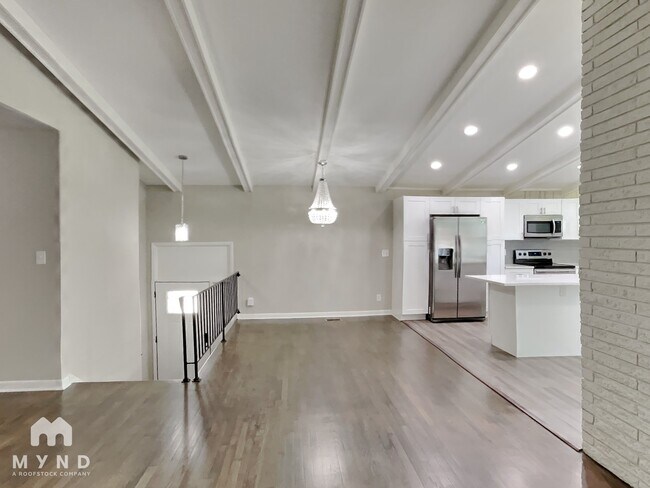 Foto del edificio - 1322 N Cliff Valley Way NE