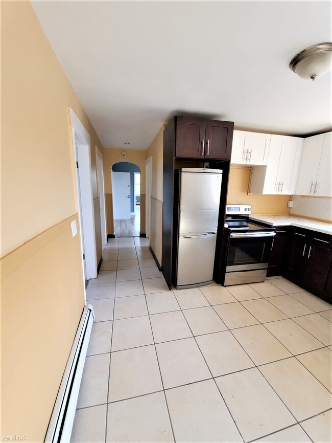 Foto del edificio - 3 br, 1 bath  - 719 S 14th St Apt 2