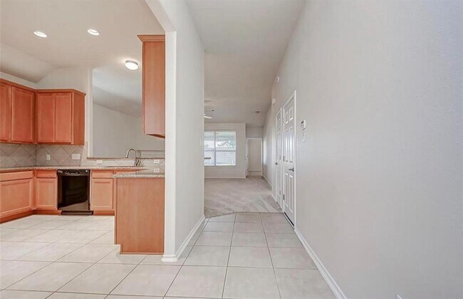 Building Photo - 21923 Field Green Dr