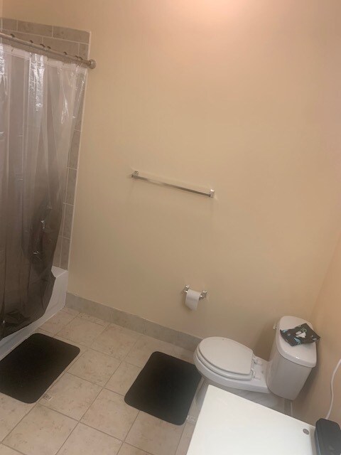 bathroom - 870 Mayson Turner Rd NW