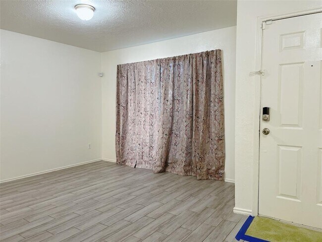 Building Photo - 8911 Cedar Top Dr