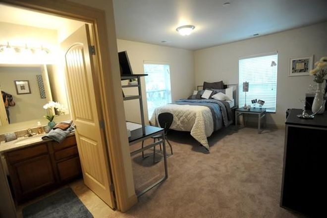 Single Bedroom - 425 S 5th Ave