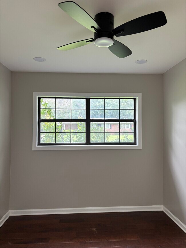 Foto del edificio - 2706 Canary Dr