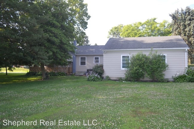 Building Photo - 121 Locust Ln