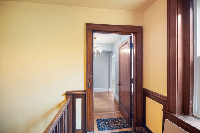 Foto del edificio - 821 Brandon Ave