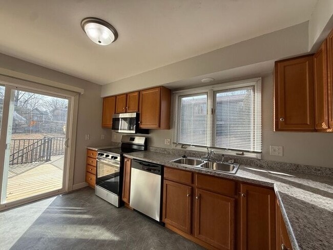 Building Photo - $3,200 | 5 Bedroom, 3 Bathroom House | No Pets | Available for Immediate Move In!