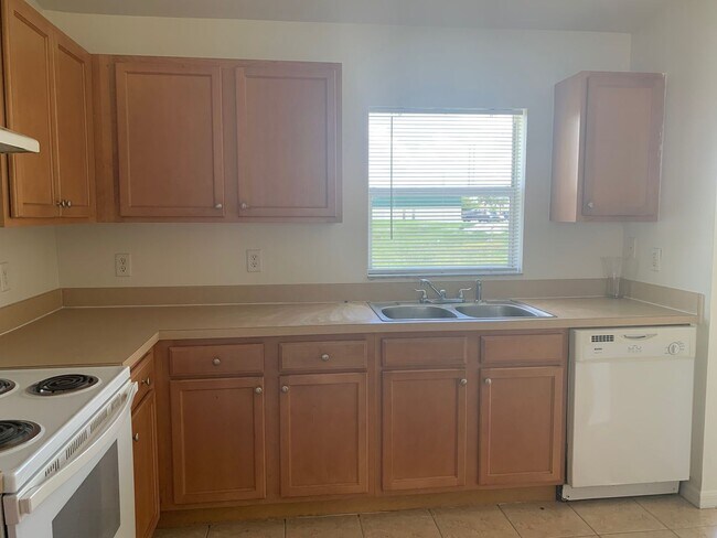 Foto del edificio - ** PET-FRIENDLY 3 Bedroom Duplex in Lehigh...