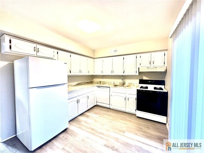 Building Photo - 1310 Bradley Ct