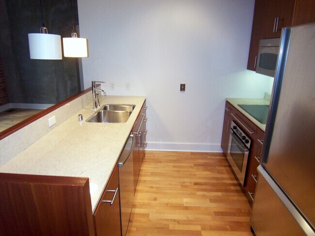 Foto del edificio - The Landmark**Unfurnished at Union Square!...