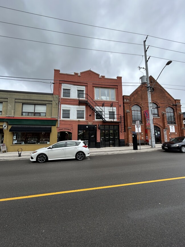 Building Photo - 144 Locke St S