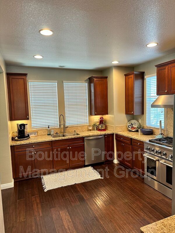 Building Photo - 27 Rinehart Rd