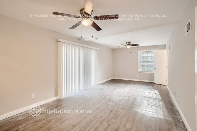 Foto del edificio - 2360 Sandgate Rd SW