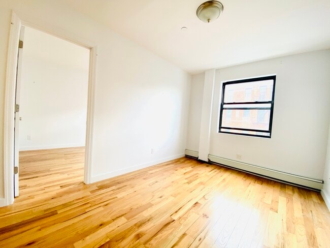 Building Photo - 429 Throop Ave