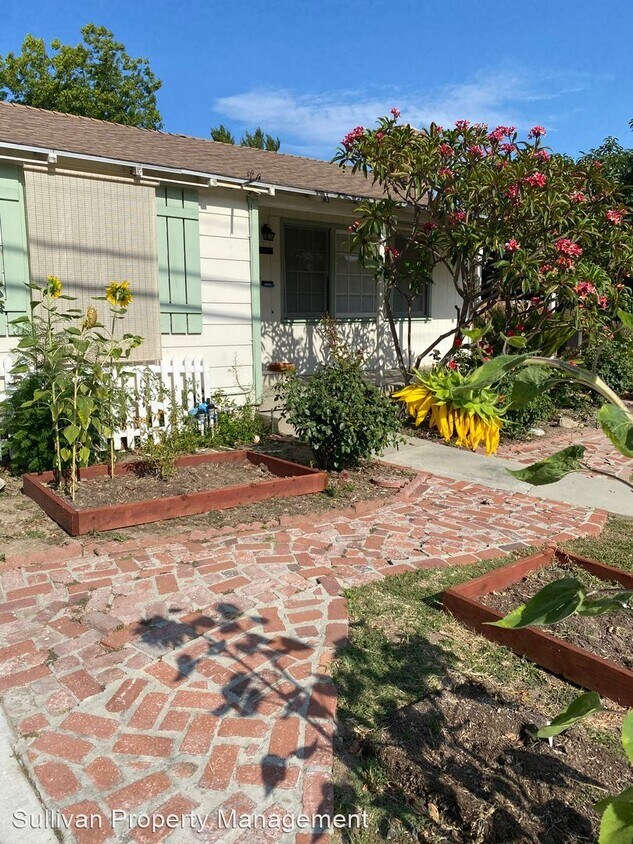 Primary Photo - 3 br, 2.5 bath House - 620 N. Woods Ave.
