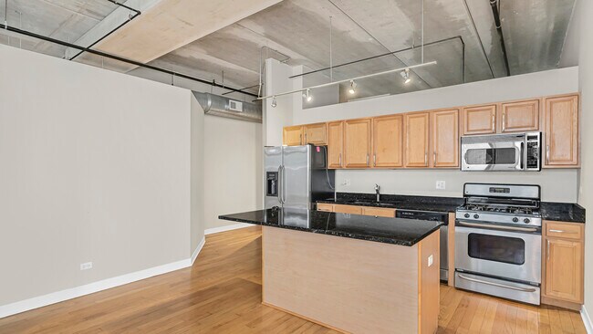 Building Photo - 833 W 15th Pl