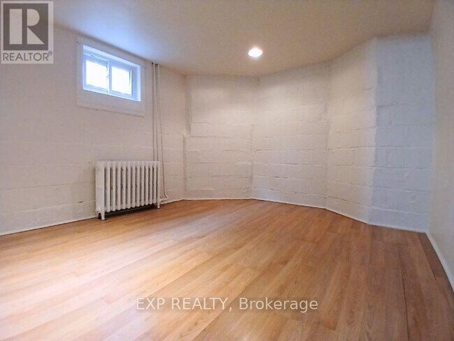 Photo du bâtiment - 861 Cosburn Ave.