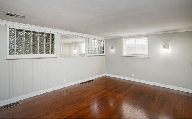 Foto del edificio - 2146 Wyndhurst Rd