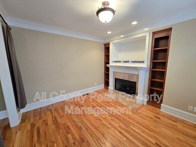 Foto del edificio - 216 Shady Ridge Ln