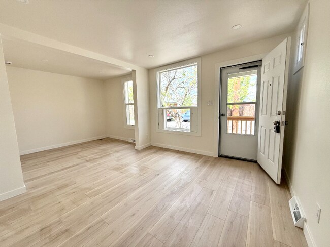 Foto del edificio - 708 E Dakota Ave