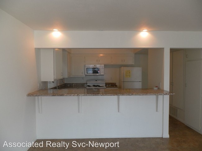 Building Photo - 5100 Seashore Dr