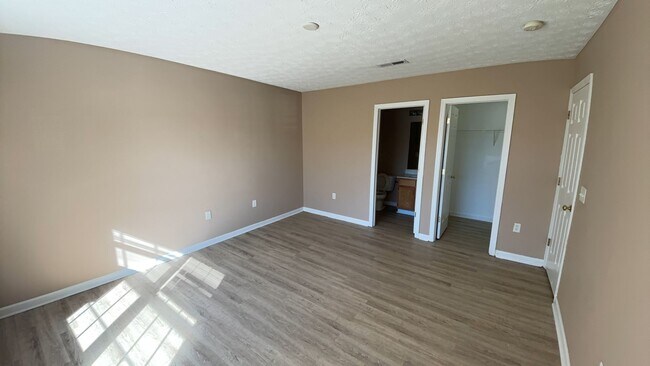 Building Photo - 5686 Hillary St